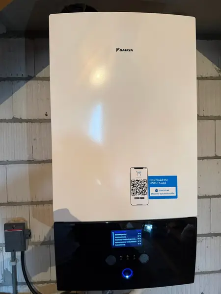 Staand binnendeel met display in een technische ruimte